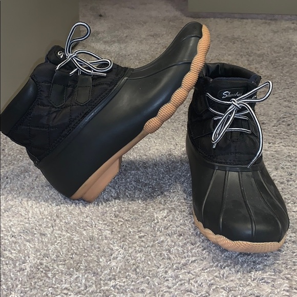 sketchers black boots